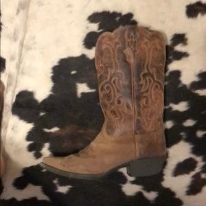 Justin women’s cowboy boots